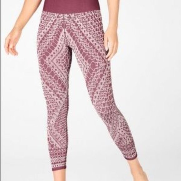 Fabletics High-Waisted Seamless Lace Capri Leggings Burgundy and Sand - Picture 1 of 13